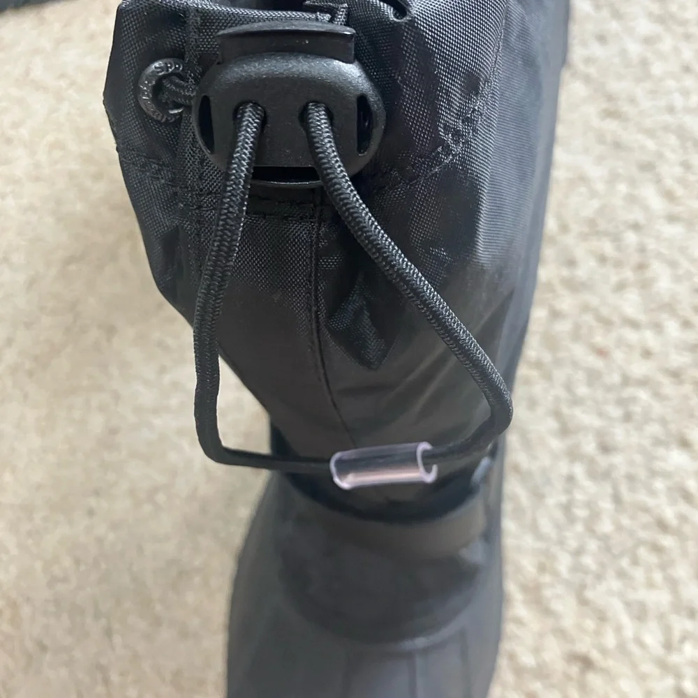 NWOT Columbia Black Insulated Waterproof Boots Men’s Size 6 - 400 Grams